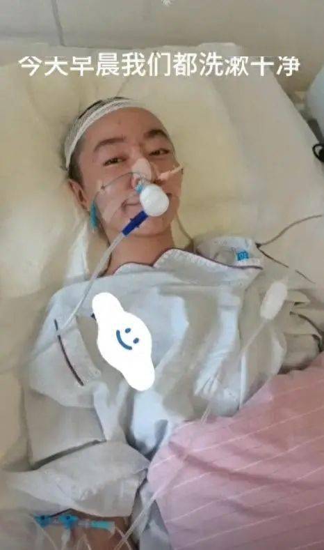 “点读机女孩”视频被质疑是库存！人物穿着与季节不符 脑瘤事件或为“旧闻”