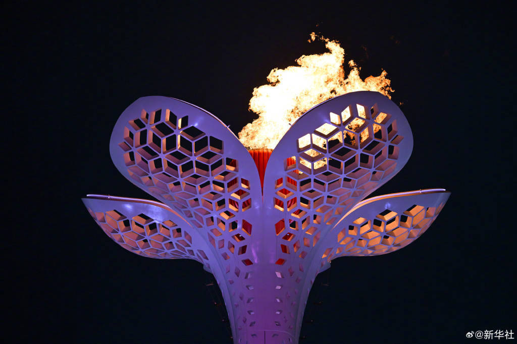 饿了来一口！博主晒哈尔滨亚冬会开幕式现场照片：送杂粮煎饼