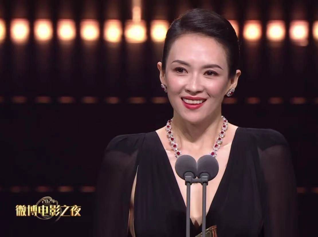 章子怡哽咽感谢导演 章子怡感谢汪峰落泪