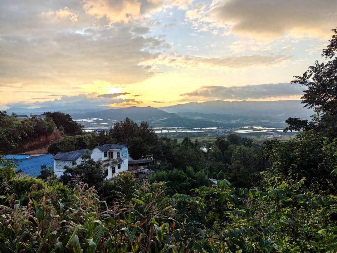 网红小英被喊关直播 网红小英以前有多穷