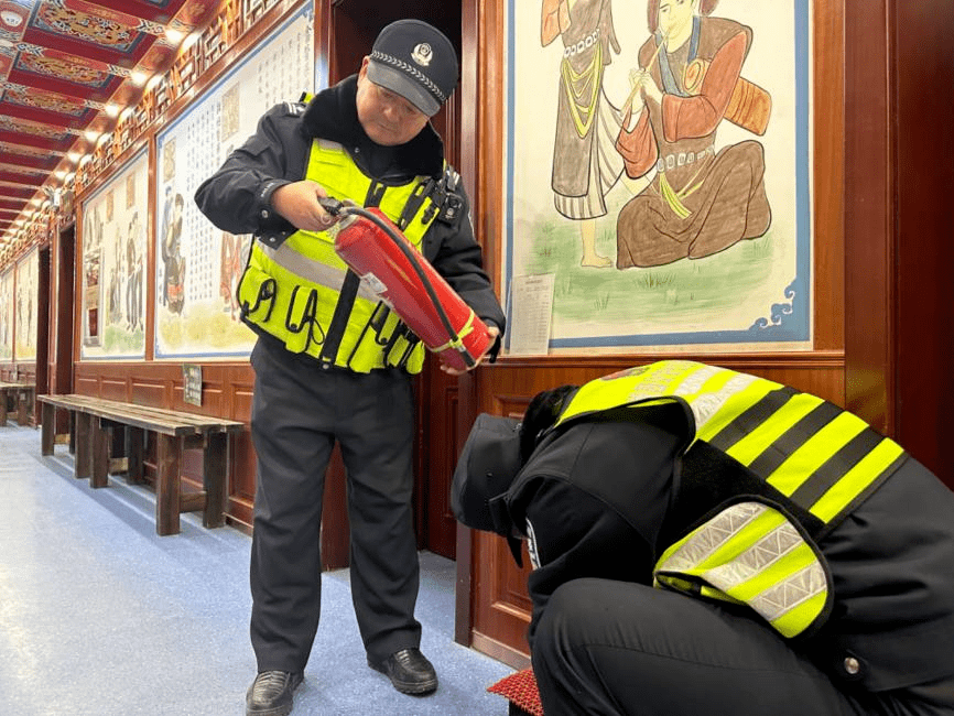 “警民融合”奏响护路保安全时代强音