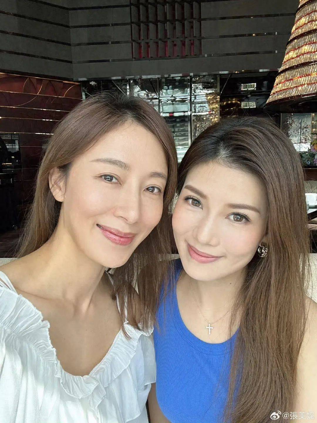 TVB女星张美妮晒生日写真！浅露事业线大秀完美身材，圈外生意越做越大