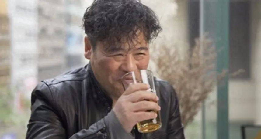 TVB男星韦家雄苦熬20年仍是绿叶，离巢从商却遇天灾靠卖楼还债