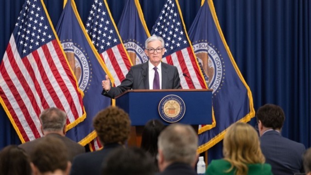 美联储如期按兵不动，强调“经济前景不确定性增加”