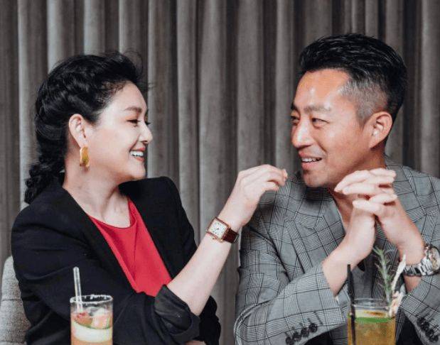 原创            汪小菲一家四口香港游玩！小玥儿打扮遭吐槽，路人曝真正相处细节