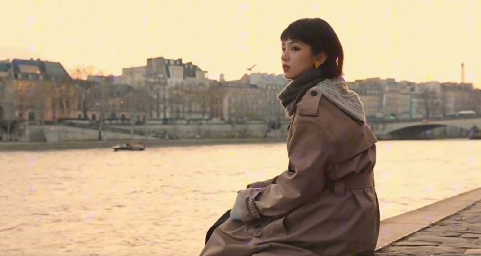 周也晒巴黎之旅vlog 素颜吃美食皮肤保养超好