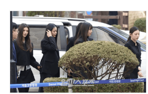 NewJeans控诉被HYBE区别对待：曾对我们置之不理