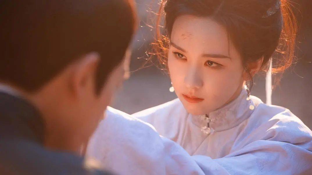 暗黑又变态，她火是应该的