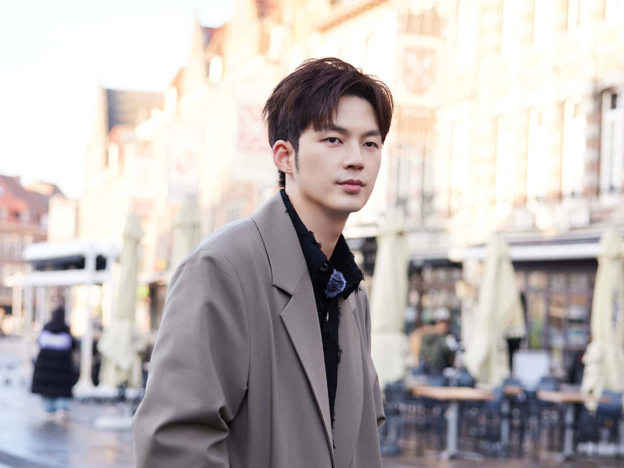 原创            个人问题甩锅全网，董力彻底触碰了观众的底线，被骂上热搜真不冤