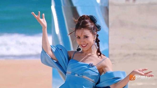 央视罕见力挺王蓉：实力与流量的博弈，能否撕开选秀综艺的遮羞布？