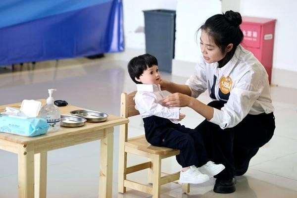 婴幼儿成长陪伴师：学会“科学带娃”