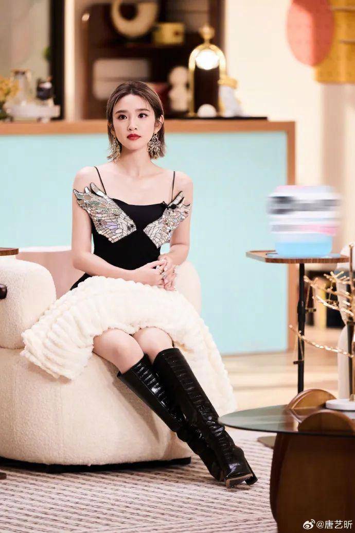 唐艺昕辟谣在爱尔兰结婚的原因：不是因为不能离婚