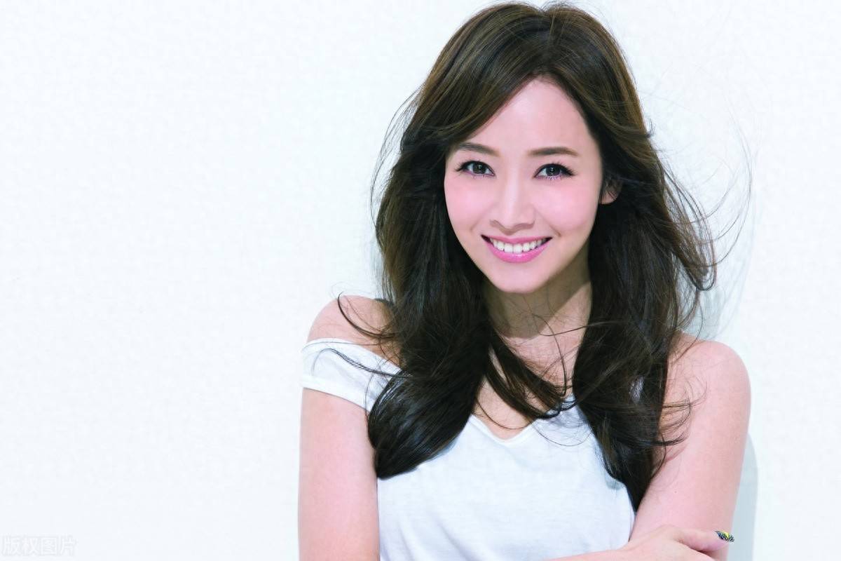 原创            侯佩岑《浪姐6》松口谈「当年亲口播报与周董恋情」！