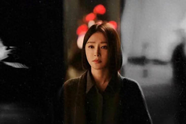 被小10岁小鲜肉宠成少女，新剧却原形毕露，秦岚的脸撑不住了？