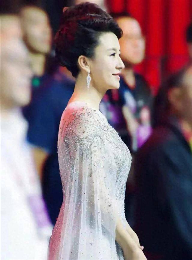 原创            她是央视身材、气质最好的主持人，可惜居然一次也没主持过春晚