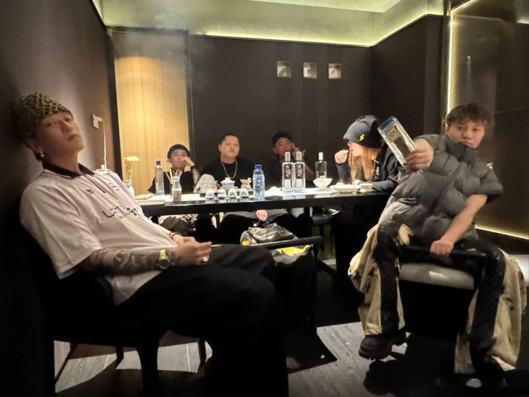 疑似退圈的rapper久违现身！！！