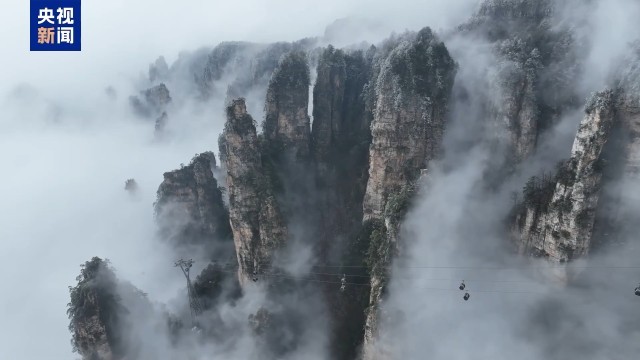 张家界春日雪景 云海雾凇“同框” 宛如仙境
