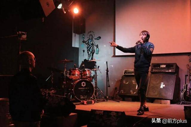 庞麦郎巡演上海站400张票售罄后现黄牛票，观众：笨拙但真诚