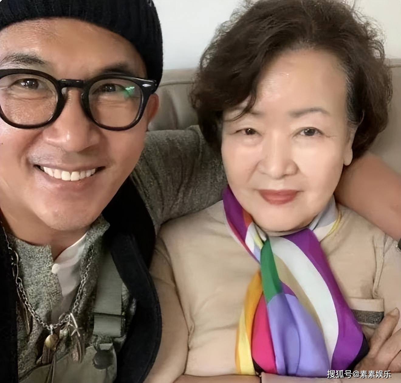 原创            具俊晔78岁妈妈送别大S最后一程,姐姐和姐夫也在火化现场