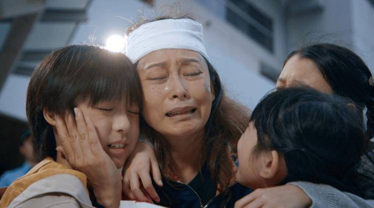 收视火爆暂列今年第一！TVB新晋视帝把脚放嘴里！自爆排练时更搞笑！网友称与女演员无CP感