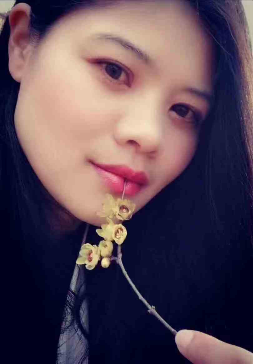 亲情视角下的时代缩影 一一品鉴《开拖拉机的母亲在可克达拉》