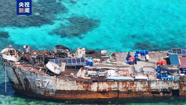 烧掉菲方环保假面具 非法“坐滩”军舰上燃烧的竟是生活垃圾