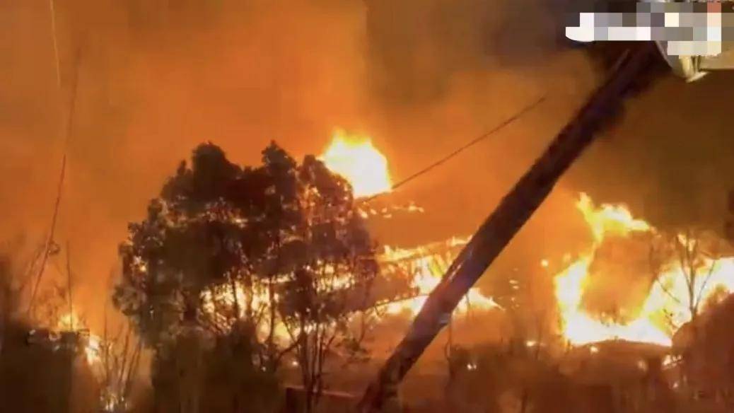 火光冲天！郭敬明新剧拍摄时现场突发大火，最新回应