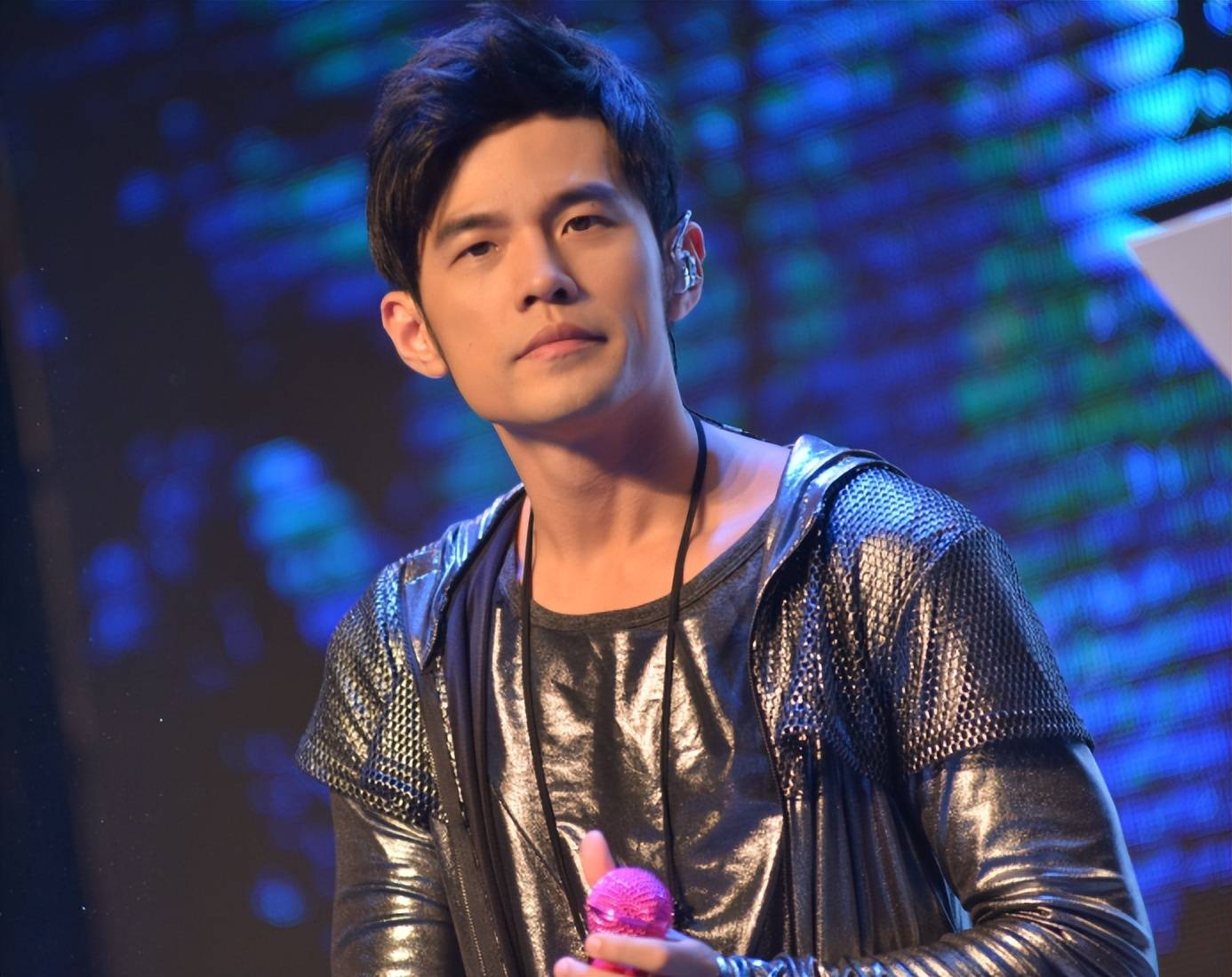 原创            “超一线男星输光10.3亿，抵押豪宅和飞机”？真相来了……