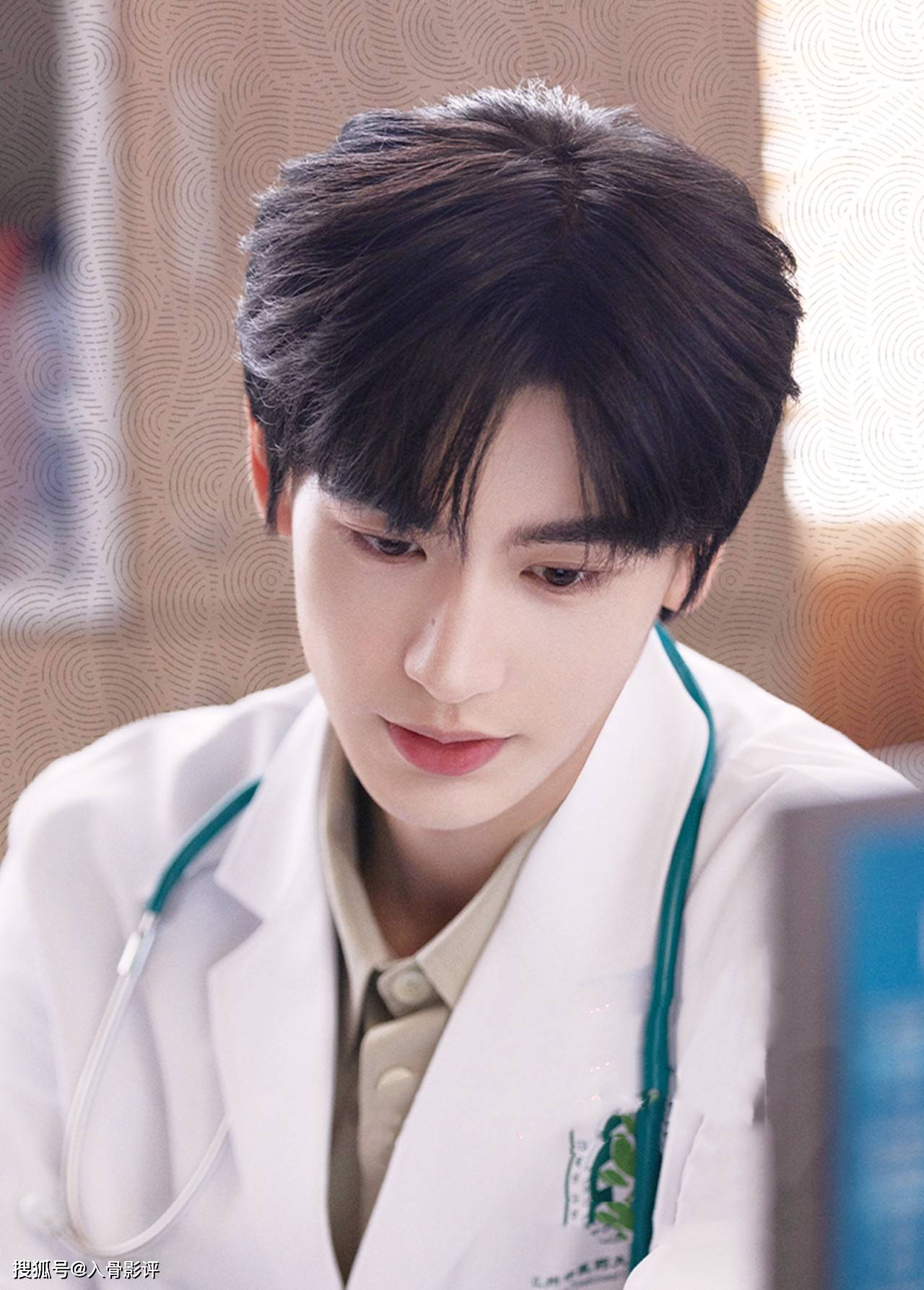 原创            《爱你》:拥有“钓系男友”有多爽?看剧中的张凌赫就知道了