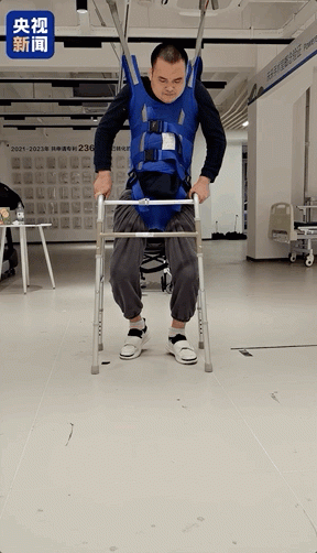 重大突破 全球首例！截瘫患者重新站起来了