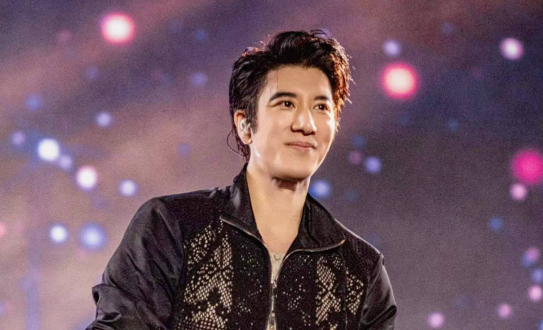 原创            王力宏演唱会上感恩南昌，遭李靓蕾误锤后，用音乐和才华满血复活