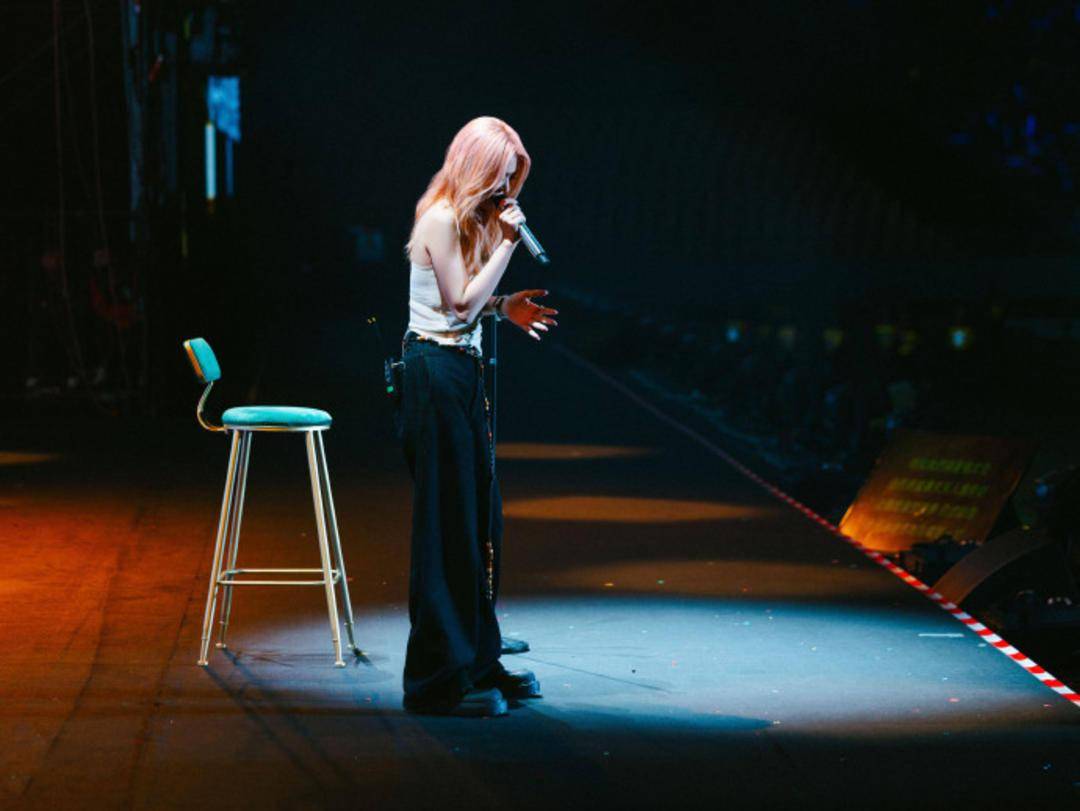 薛凯琪演唱会情绪崩溃失声，此前悼念方大同长文引来批评质疑