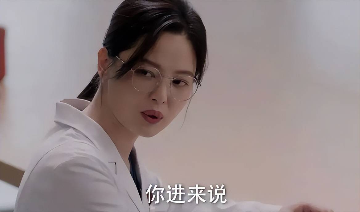 被甄子丹赏识入圈，一步步逆袭成大女主，恋情以失败告终