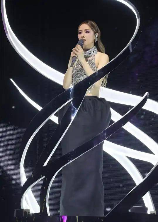 知名港女星亲回应不和传闻！自曝有容人之量，称组合合体仍有机会