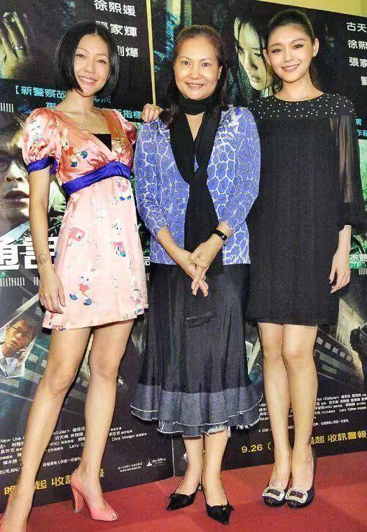 S妈深陷痛苦无法自拔，下葬后又发文表达对爱女思念：女儿回来了