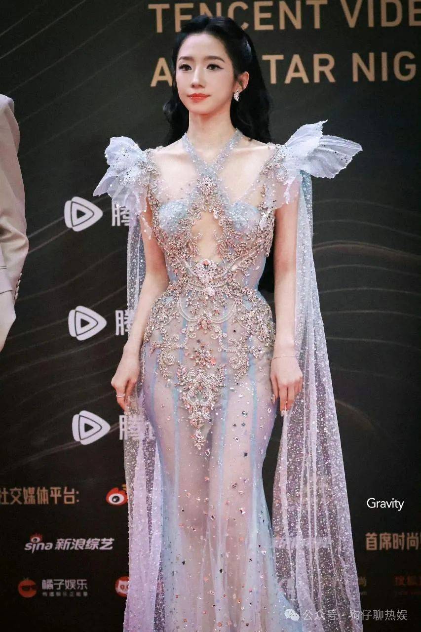 孟美岐千万直拍破圈，舞台荣耀与争议并存