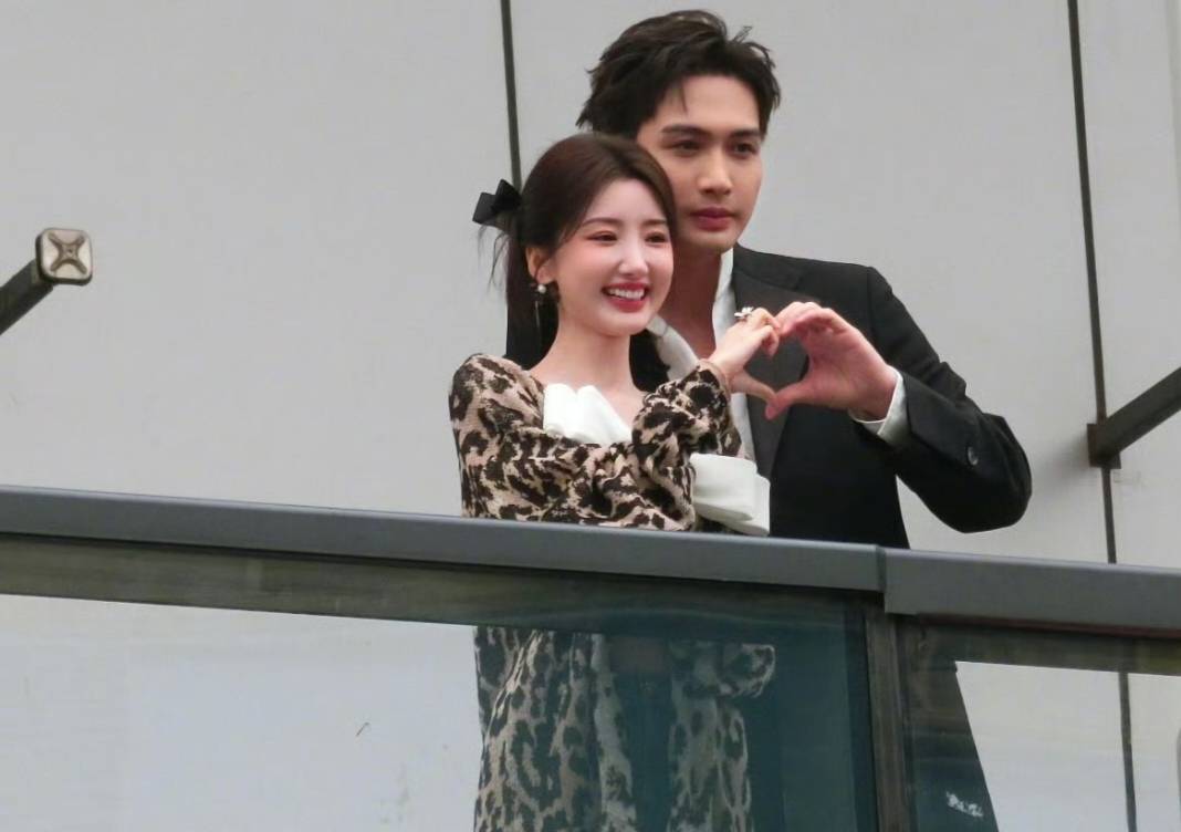 张彬彬与毛晓彤“合体饭撒”，俊男美女组合带来视觉盛宴