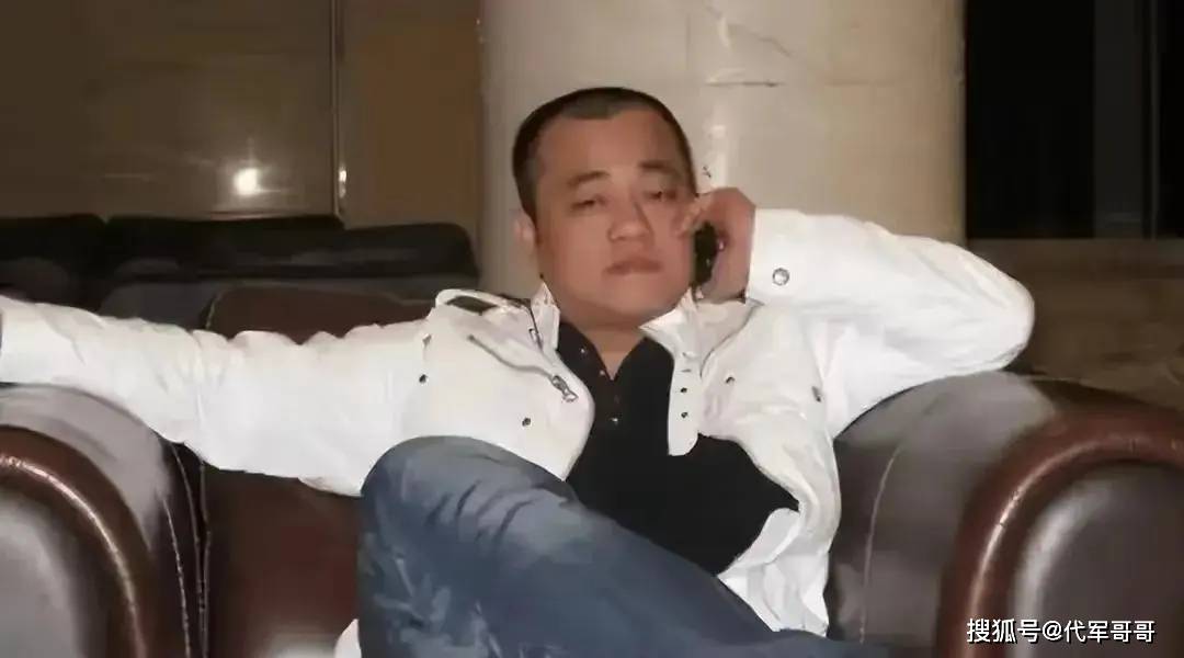 原创            曾是石家庄街头的混混，如今是本山传媒的副总裁，在北京被打趴下