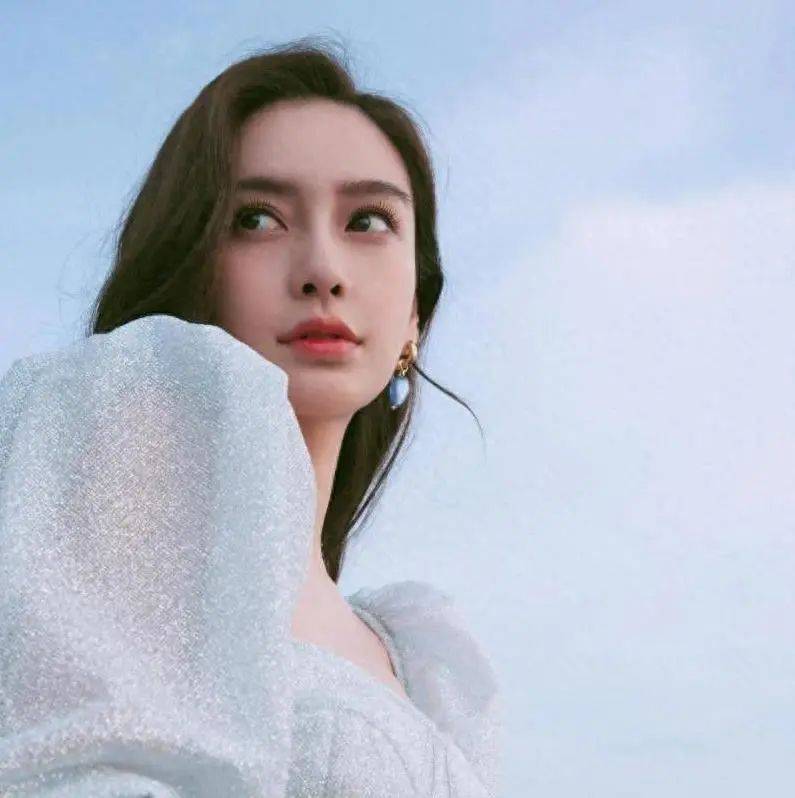 原创            杨颖官宣新恋情，她与小9岁男友合照，黄晓明咋想？