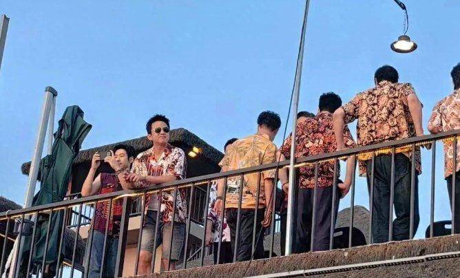 原创            海南阿婆问邓超：“听说有明星要来，你知道什么时候来吗？”