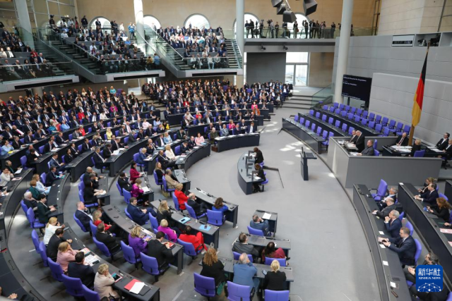 德国新一届联邦议院成立 朔尔茨政府解散