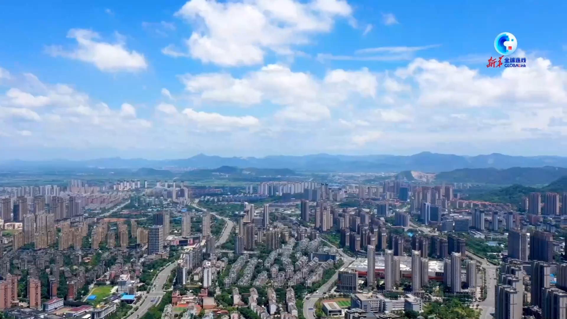 “外国人一卡通”让外籍人士“畅行无忧”