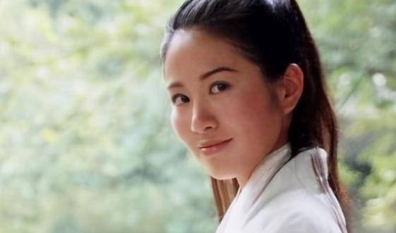 知名女演员回应父亲病重遭保姆抢家产：他愿意怎么安排都可以