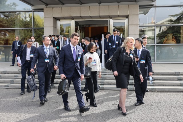 跨国巨头纷纷加码对华投资，信心何在