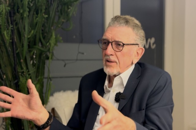 专访德国不来梅大学经济学教授埃尔斯纳：中国经济韧性进一步增强