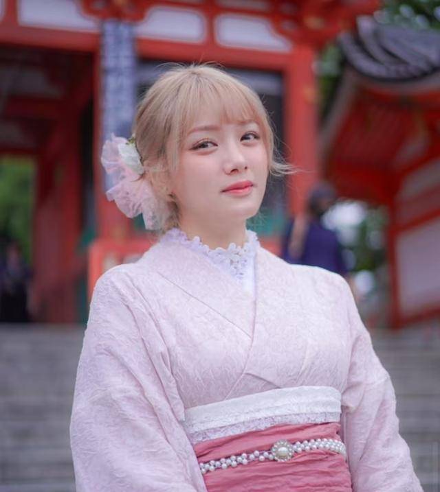 周游列国！前港姐转当网红越发富贵，清纯形象不再更拍大尺度写真