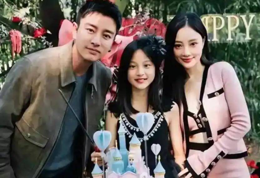 原创            甜馨发长文回应整容,斥责玩梗:有想过我的感觉吗?