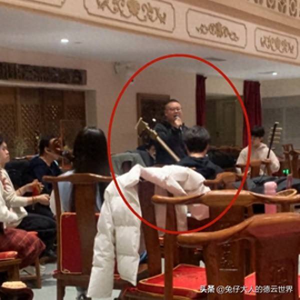 原创            德云鼓曲社天津录真人秀，岳云鹏客串唱竹板书，这都要归功于烧饼