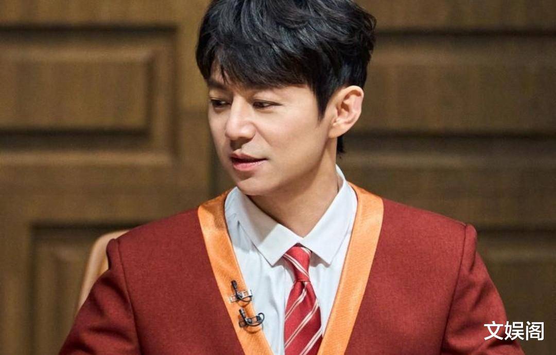 原创            年过50的何炅，依旧是湖南卫视综艺王牌，个人生活实在太神秘