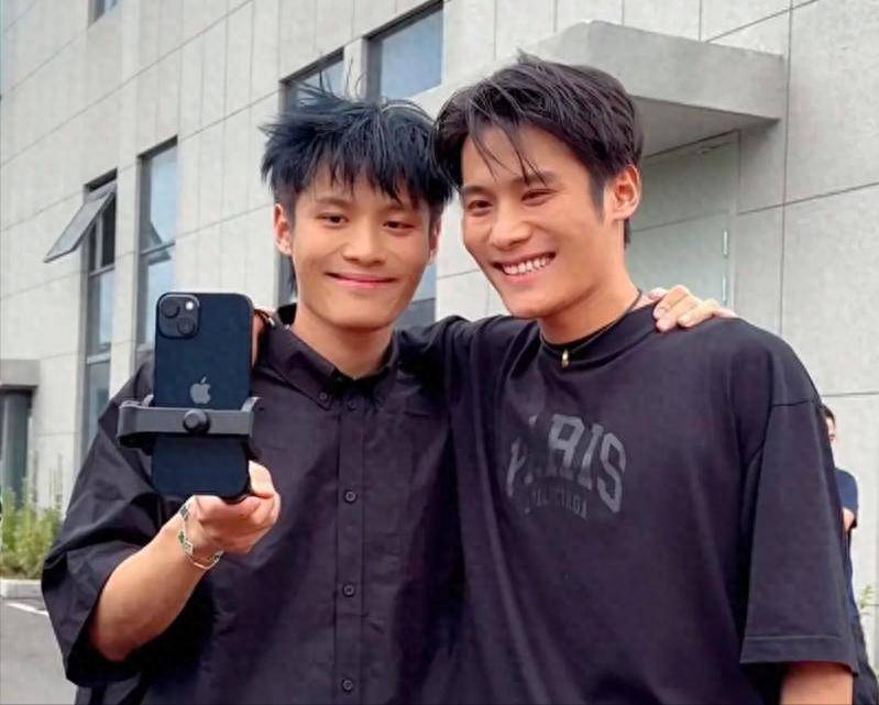 原创            小杨哥爱徒“小黄”命悬一线，抢救现场痛哭，被曝与三只羊有关